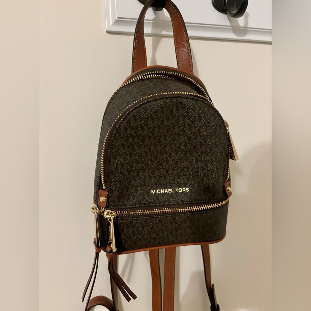 Michael Kors Rhea Zip small backpack brown gold